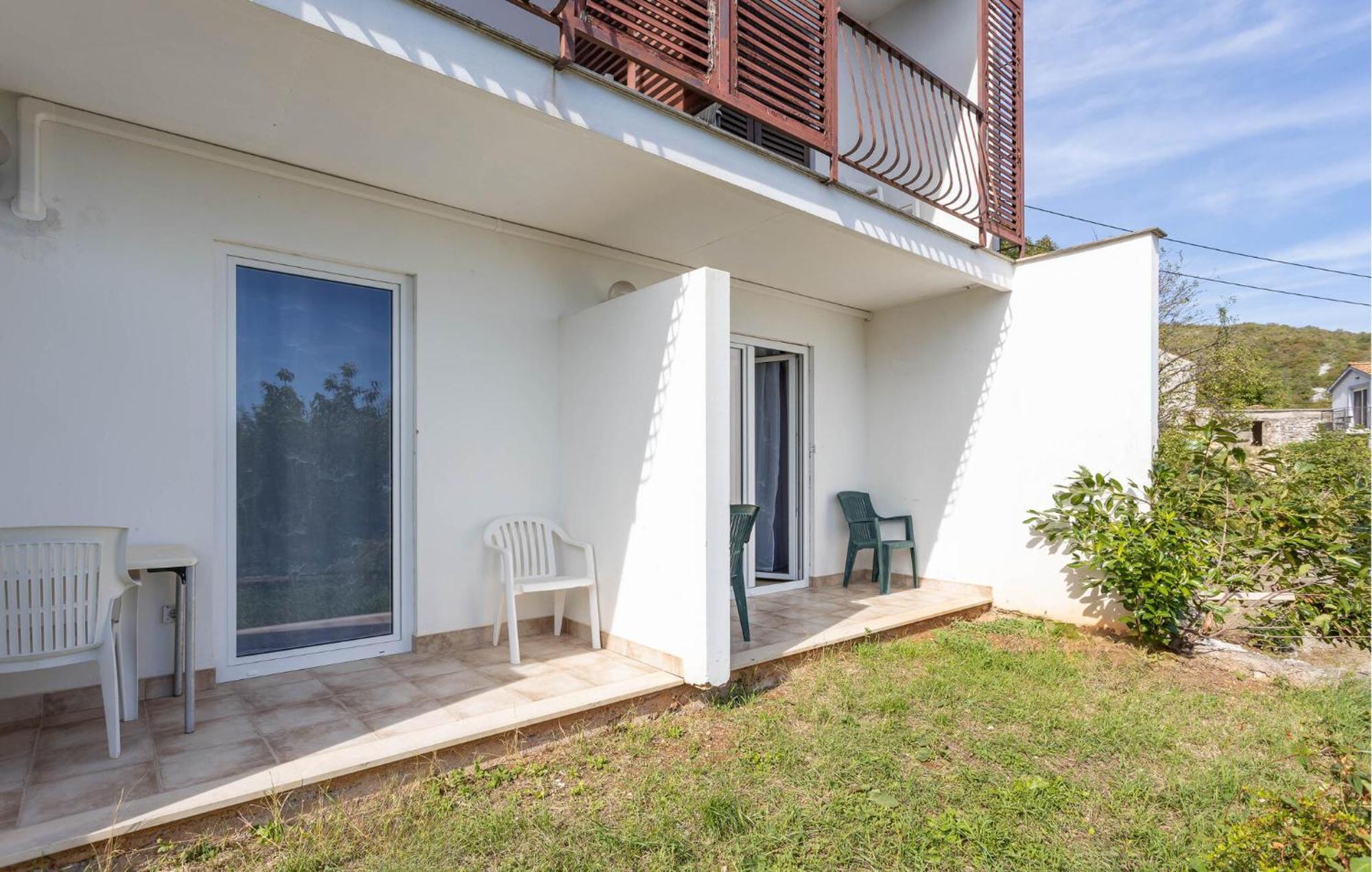 Gorgeous Apartment In Brsec With Kitchen Exterior photo