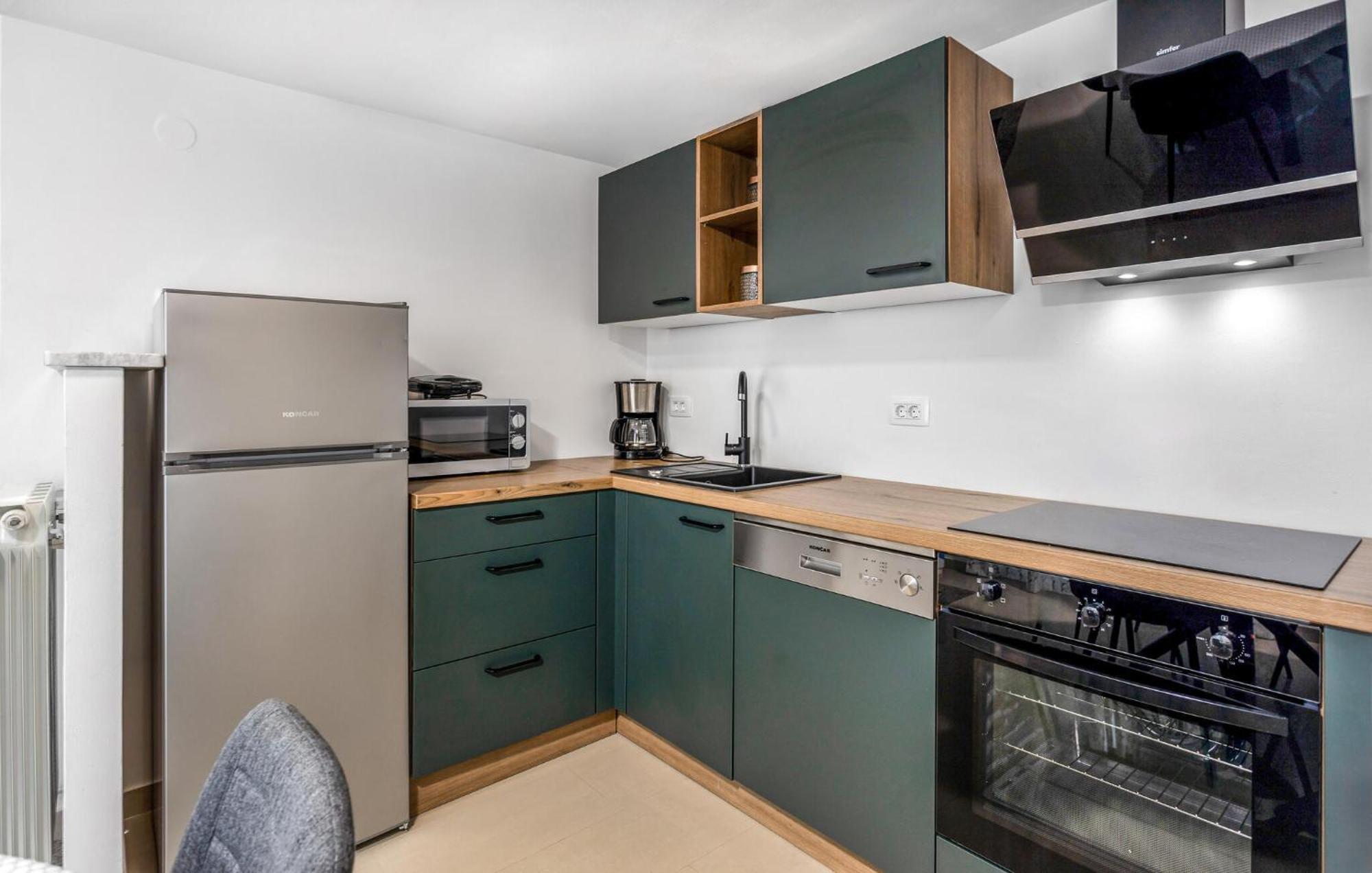 Gorgeous Apartment In Brsec With Kitchen Exterior photo